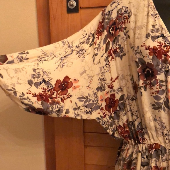 “Hinge” Maxi Dress - Picture 4 of 6